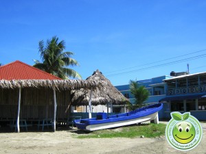 Negocios a la orilla del mar en Tela Honduras
